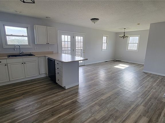 5th image of 105 Woodcrest Ln