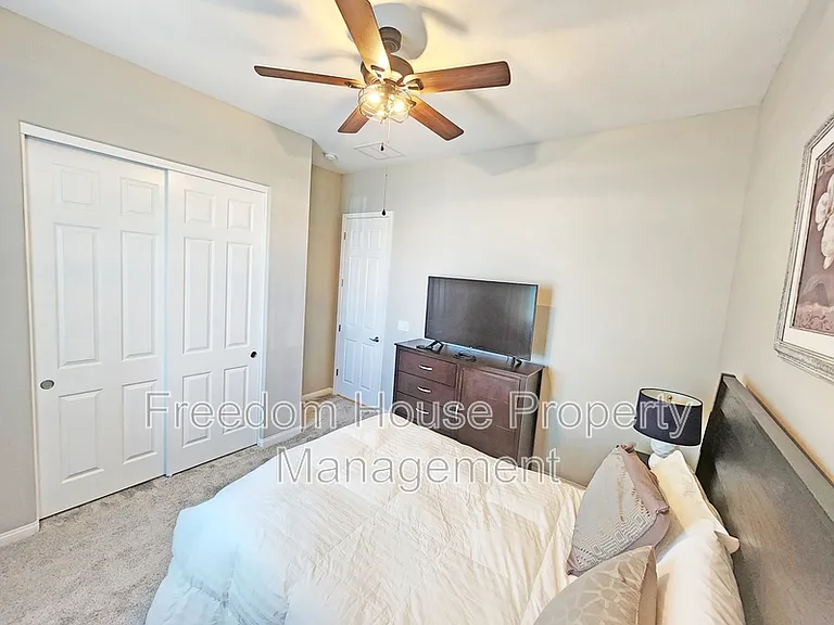 4901 Fairwood Ct — Photo 15