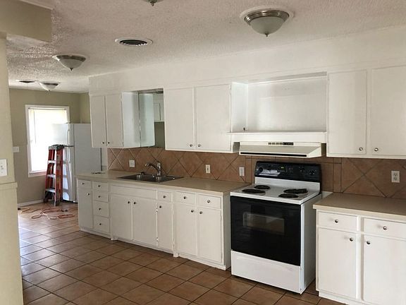 2nd image of 2426 32nd St #A
