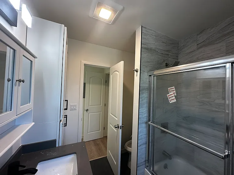 1529 3/4 W 105th St #1529-3/4 — Photo 10