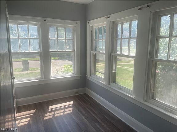4th image of 2827 Avondale Ave