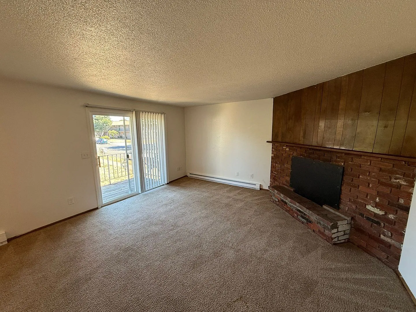 2 bed, 1.0 bath, 868 sqft, $1,200 — Photo 2