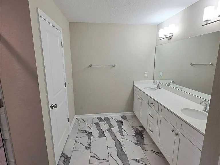 5523 Castania Dr — Photo 8