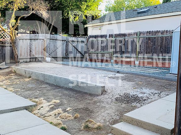 4th image of 2450 Yale St