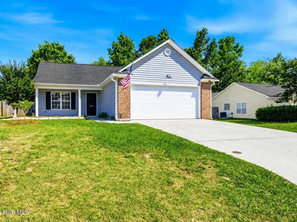 215 Gardenview Court NE, Leland, NC 28451