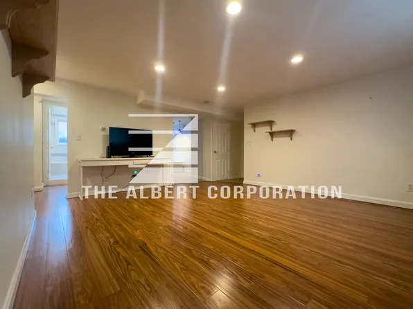 64 Bryon Rd APT 1, Chestnut Hill, MA 02467