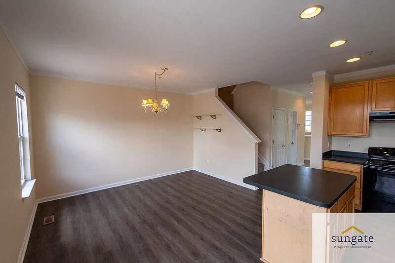 4 bed, 2.5 bath, 1920 sqft, $2,450 — Photo 4
