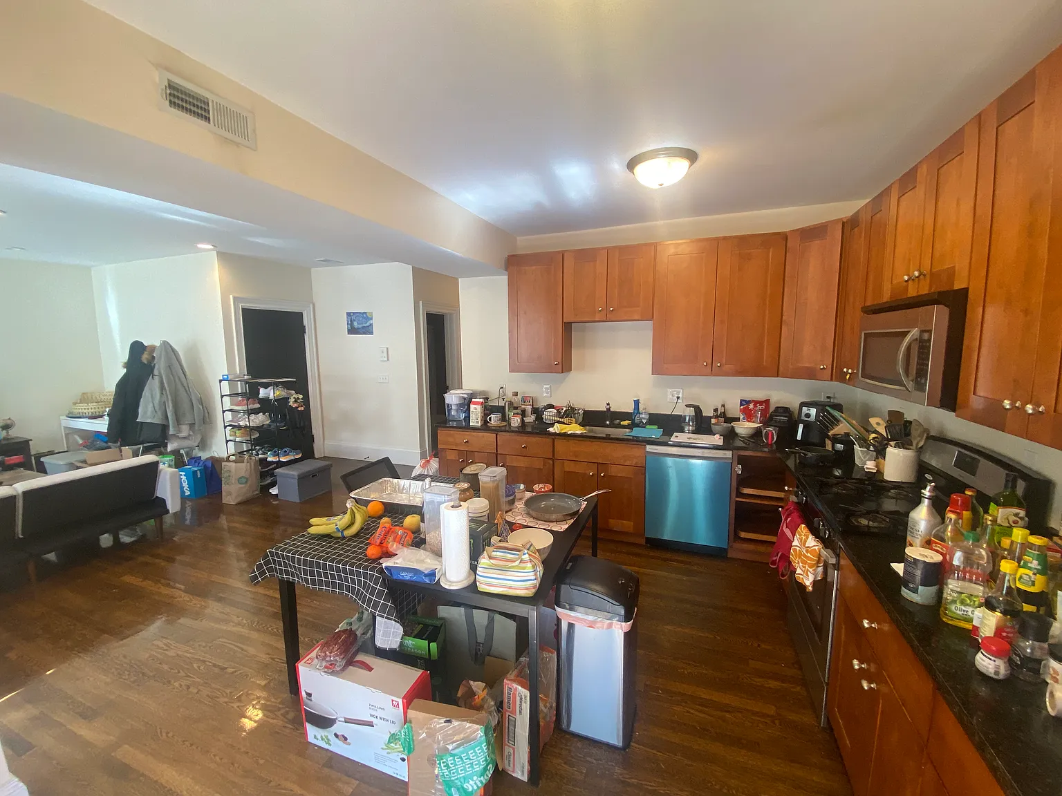 4 bed, 1500 sqft, $5,200 — Photo 2