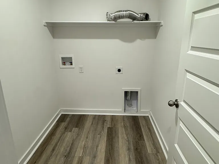 4340 Sloan Dr — Photo 5