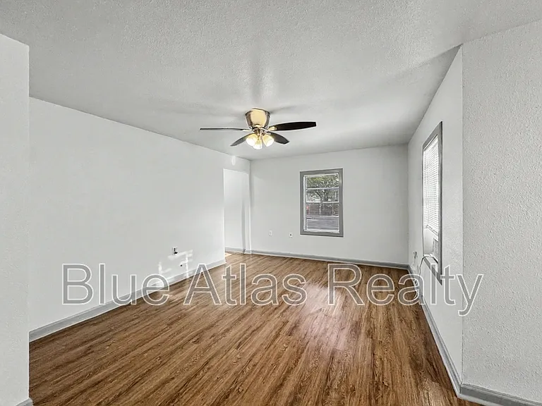 1714 NW Dallas St — Photo 2