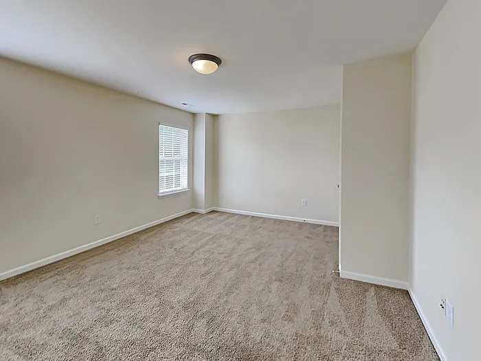 815 Reigate Rd — Photo 15