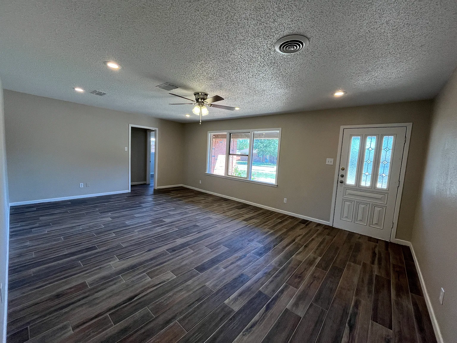 4 bed, 1845 sqft, $2,400 — Photo 4