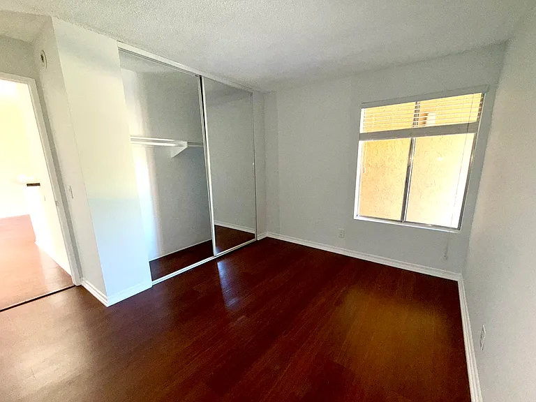 15425 Sherman Way #323 — Photo 6