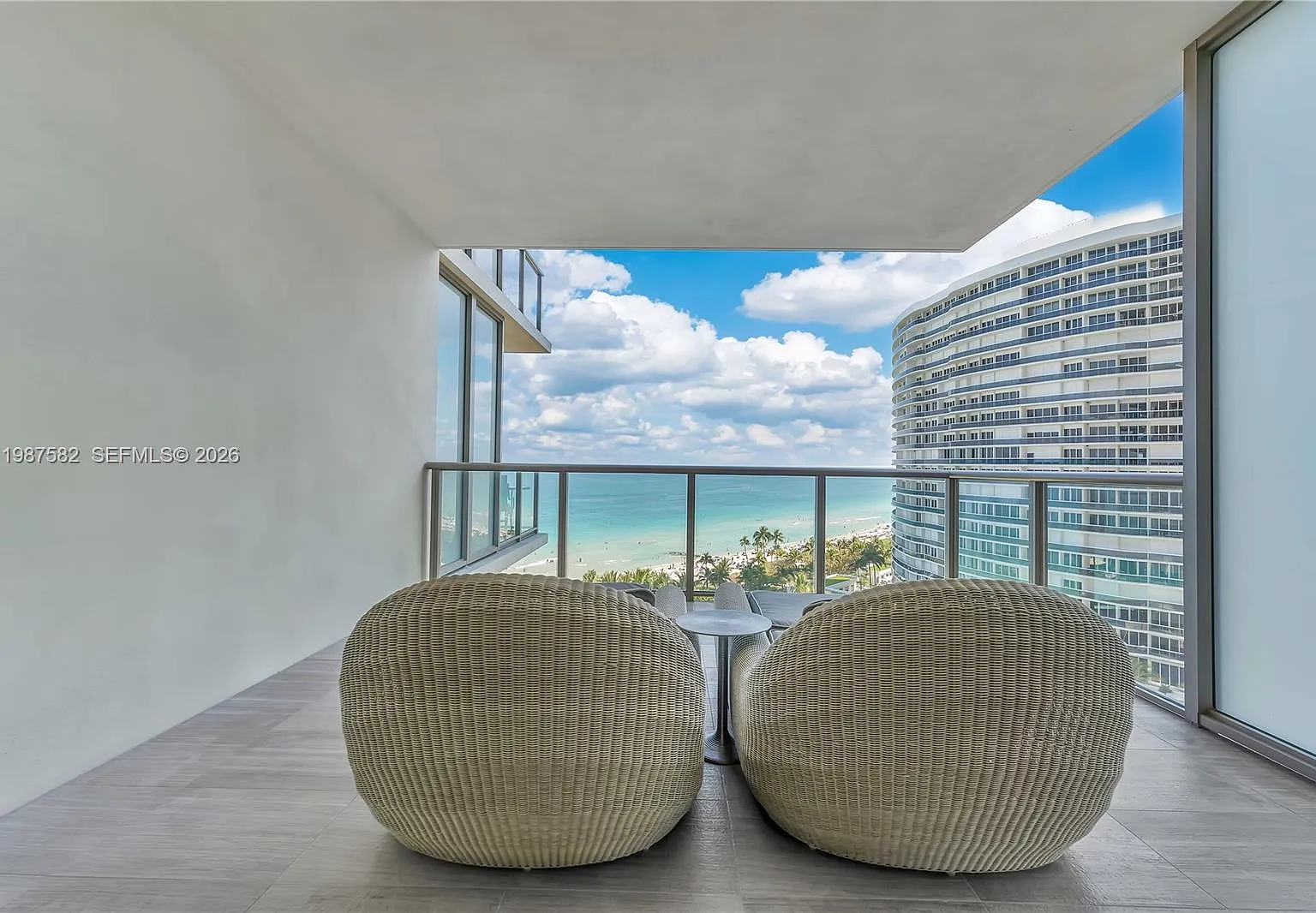 Bal Harbour Center Condo — Photo 1