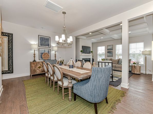 charlotte-north-carolina-348354758 picture