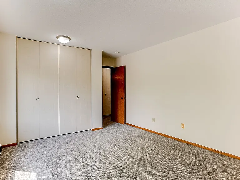 Cambridge Court Apartments — Photo 16