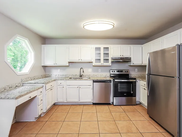 221 Clydesdale Ln SE — Photo 8