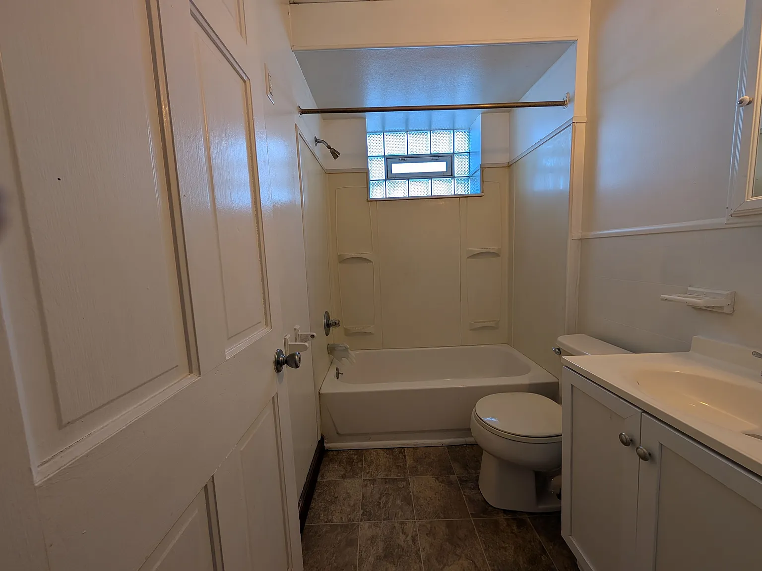 1 bed, 1.0 bath, $700 — Photo 3