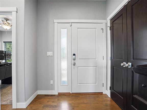 2nd image of 3065 Ridgeview Dr