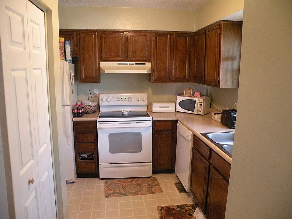 1st image of 2142 Hewitt Ave