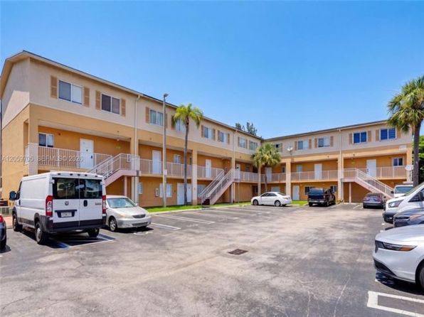 6225 Kendale Lakes Cir #253