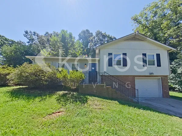 4171 Forest Point Dr, Hickory, NC 28602
