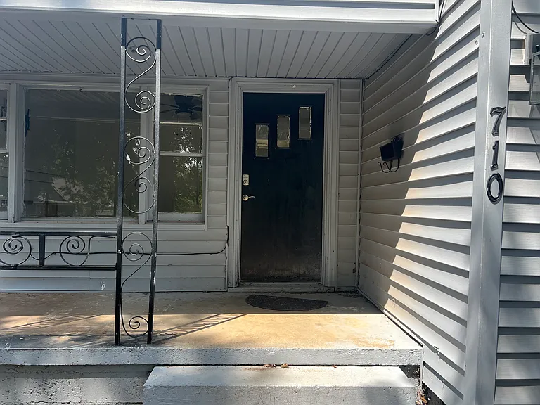 710 S 11th St — Photo 2