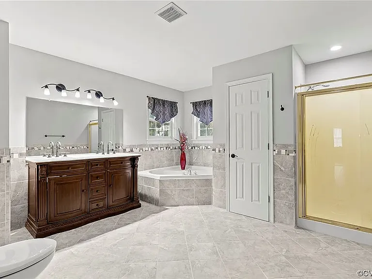 4112 Twisted Oak Dr — Photo 7