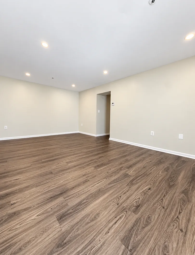 Bright & Spacious 3 Bedroom 2 Bathroom Condo in Ellicott City — Photo 3
