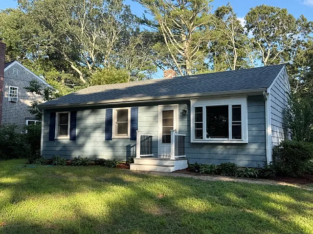3 bed, 864 sqft, $2,900 — Photo 1