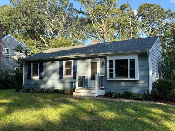 85 Cayuga Ave, Mashpee, MA 02649