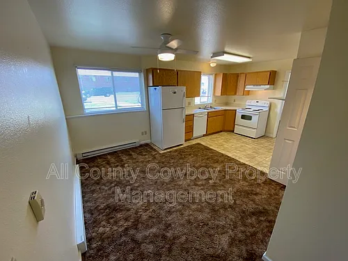 509 E Curtis St Photo 1