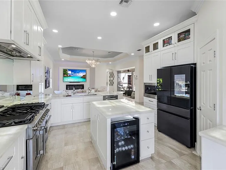 22660 Fairlawn Ct — Photo 19