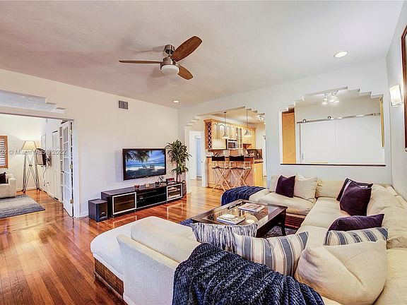 3rd image of 1325 Meridian Ave APT 11