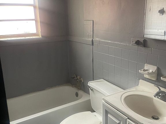 4th image of 1501 Fairfax St