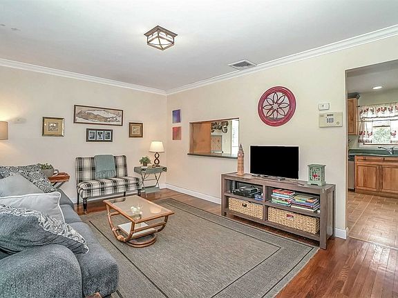 3rd image of 35 Cedar Dr