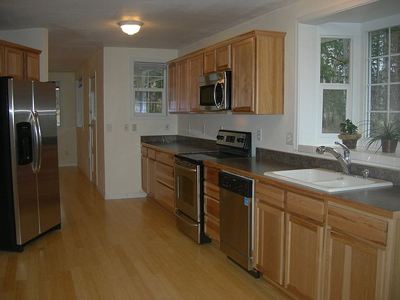 Beautiful kitchen with Hickory cabinets