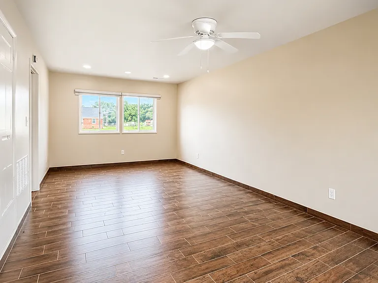 113 Whitney Ave NE — Photo 3