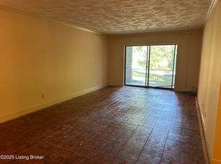 5800 Coach Gate Wynde APT 268, Louisville, KY 40207