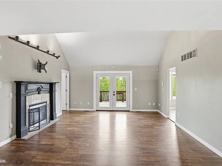 1421 N Landmark Dr — Photo 3