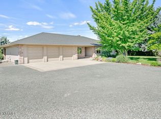 702 Mapleway Rd, Selah, WA 98942