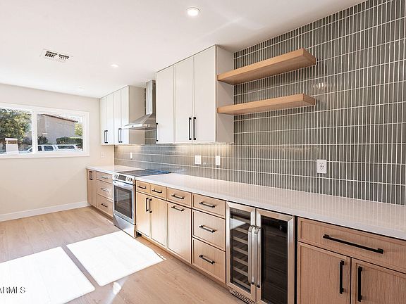3rd image of 7756 E NORTHLAND Drive