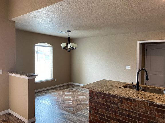 4th image of 2806 Bismarck Ave