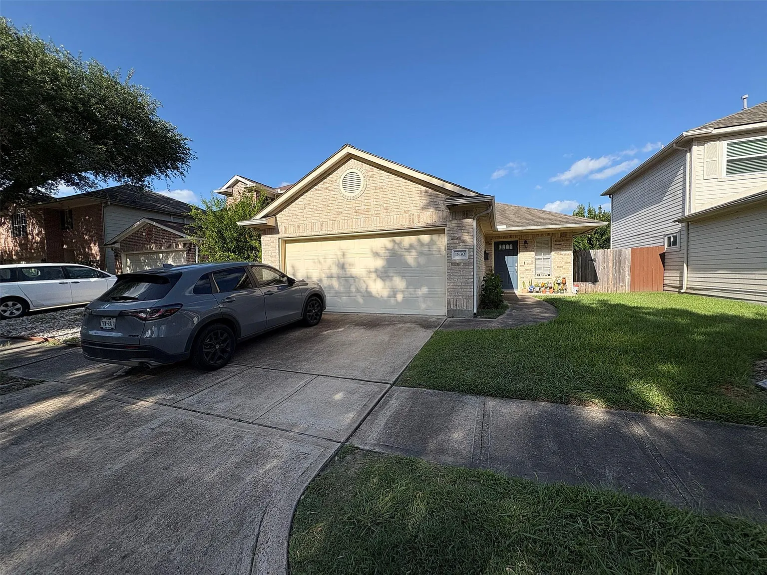 3 bed, 2.0 bath, 1406 sqft, $2,100 — Photo 2