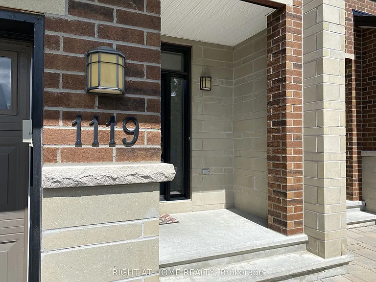 1119 Tischart Cres — Photo 2