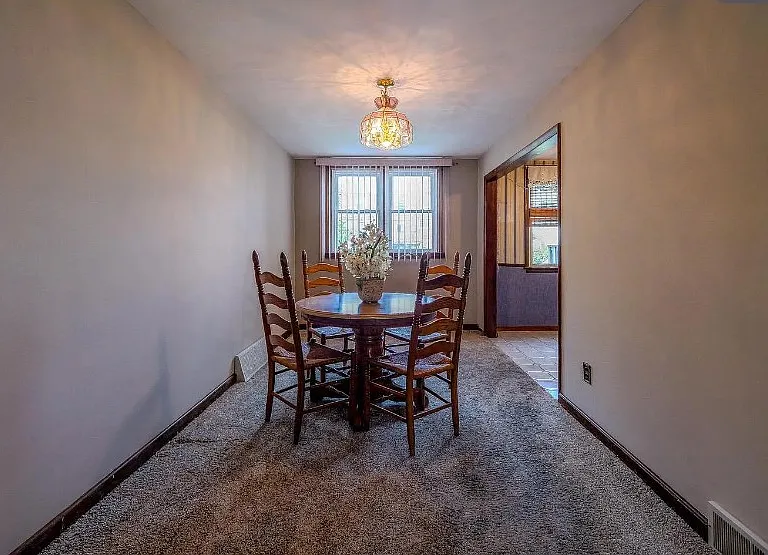 1075 Brookwood Ln — Photo 8
