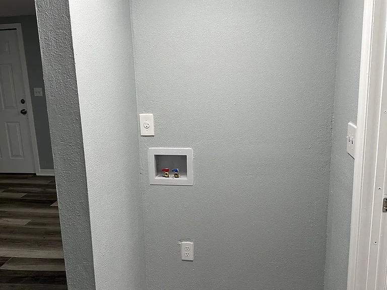 2435 Edwin St NE #4 — Photo 17