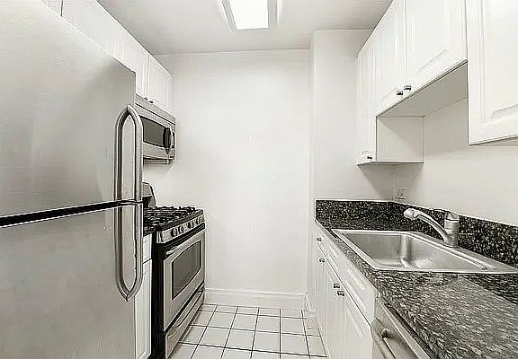 3rd image of 400 E 90th St APT 8C