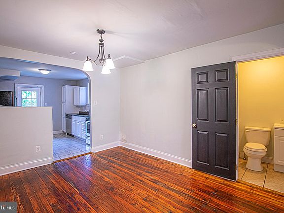 3rd image of 2933 W Girard Ave