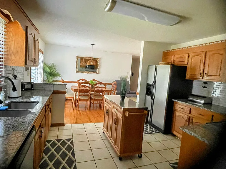 1631 Warwick Ct — Photo 15